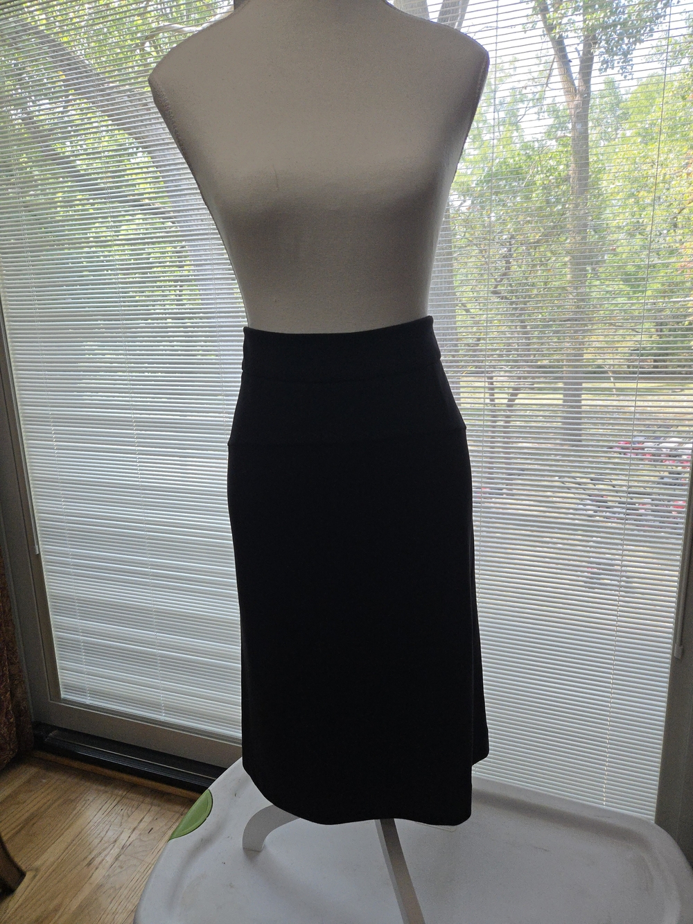 Michael Kors Classic Black Women's Zip Skirt - Versatile Wardrobe Staple size 14